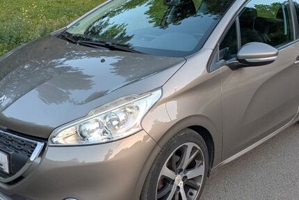 Peugeot 208 99.600 km 2.500 &euro; Jena 07749