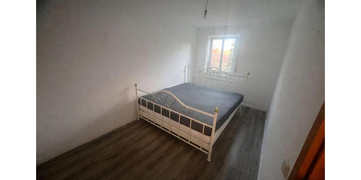 Etagenwohnung Pößneck - 3 Zimmer, 65 m&sup2;, 470&euro; | Angebot:24876934