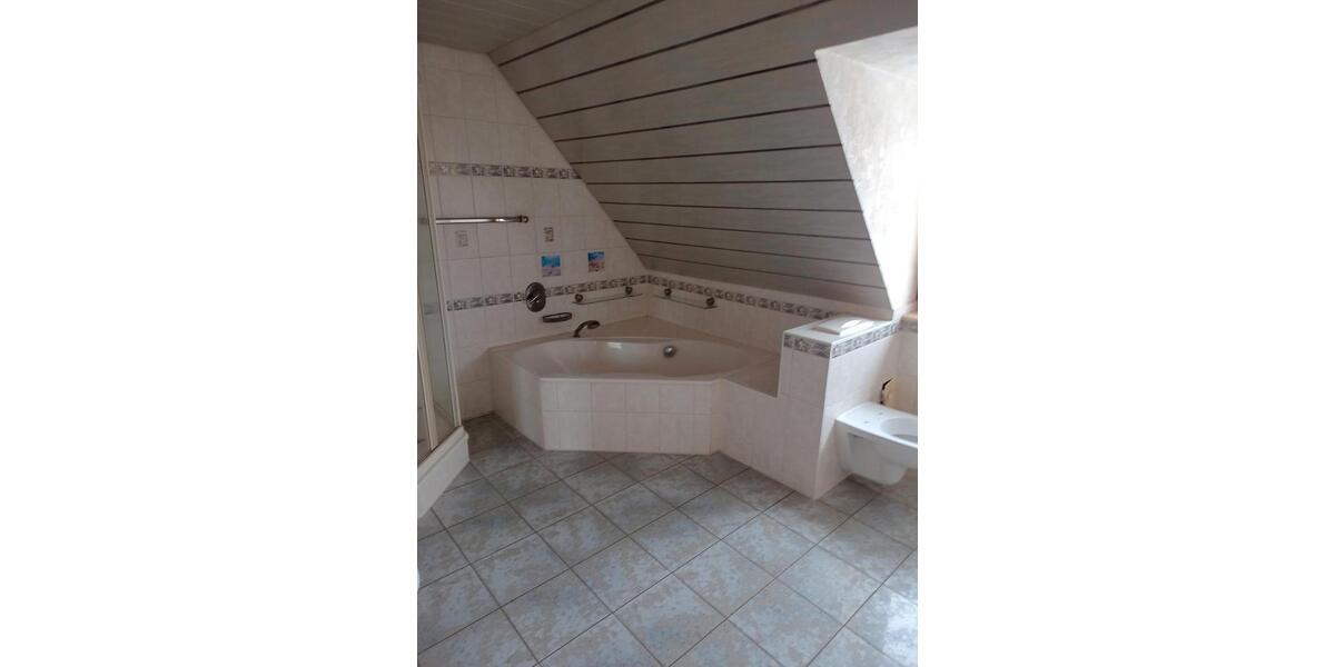 Dachgeschoßwohnung Kraftsdorf - 5 Zimmer, 138 m&sup2;, 950&euro; | Angebot:22184494