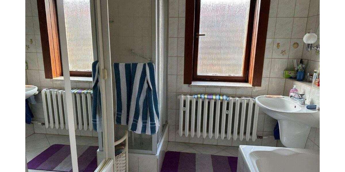 Mediterraner 3- Seitenhof mit großer Scheune, 4 Garagen und großem Grundstück - Bauernhaus, Landhaus Pößneck | Angebot:26748116