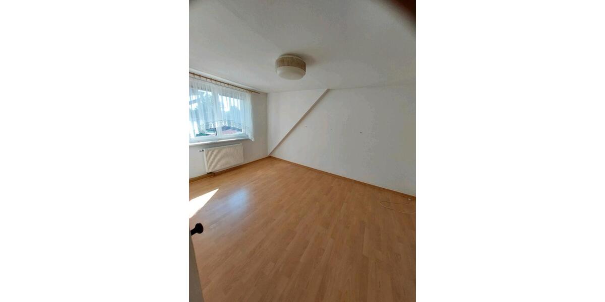Reihenhaus Pößneck - 6 Zimmer, 112 m&sup2;, 92.000&euro; | Angebot:26656233