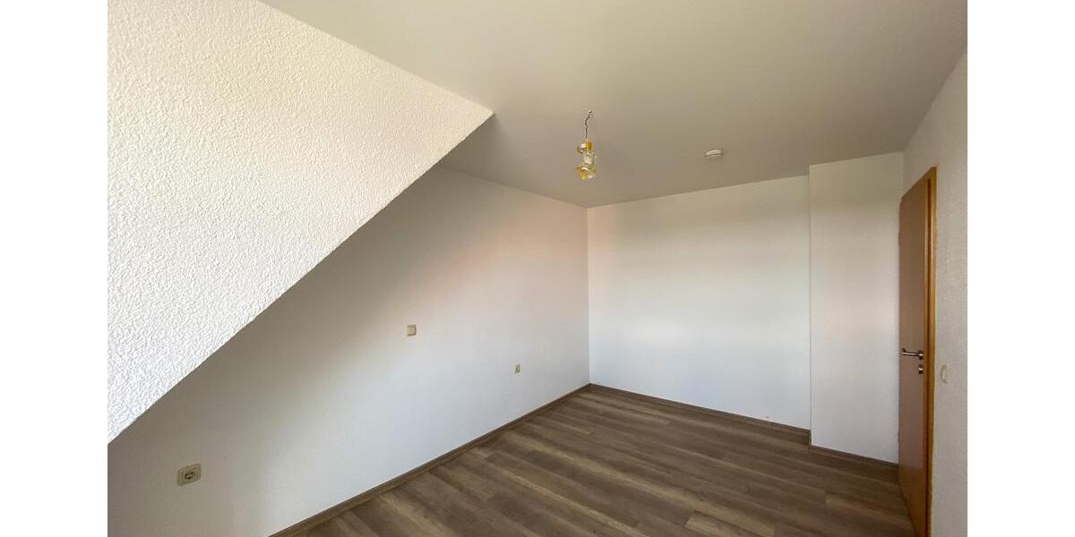 Etagenwohnung Naumburg (Saale) - 4 Zimmer, 90 m&sup2;, 600&euro; | Angebot:24705002