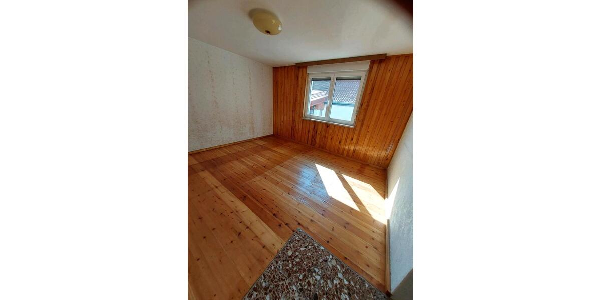 Reihenhaus Pößneck - 6 Zimmer, 112 m&sup2;, 92.000&euro; | Angebot:26656233