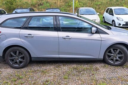 Ford Focus 99.600 km 5.890 &euro; Uhlstädt-Kirchhasel 07407