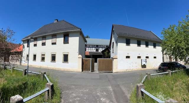 Mediterraner 3- Seitenhof mit großer Scheune, 4 Garagen und großem Grundstück - Bauernhaus, Landhaus Pößneck | Angebot:26748116