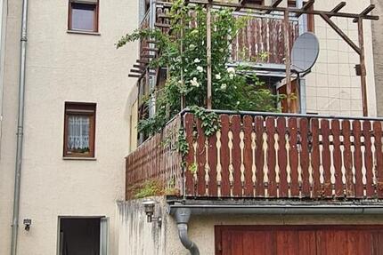 ruhig gelegenes Dreifamilienhaus mit Garagen , teilw. freiwerdend - Haus Kahla | Angebot:27092377