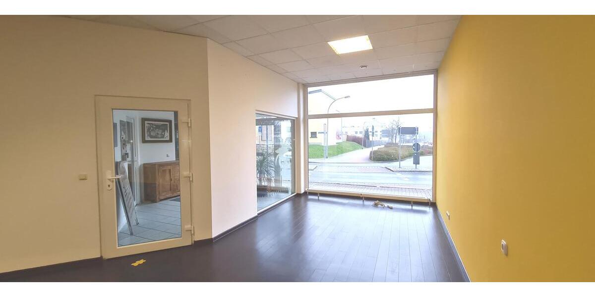 Zentral gelegene Laden-, Büro- oder Praxisfläche in Hermsdorf - Gewerbeobjekt Hermsdorf | Angebot:27009487