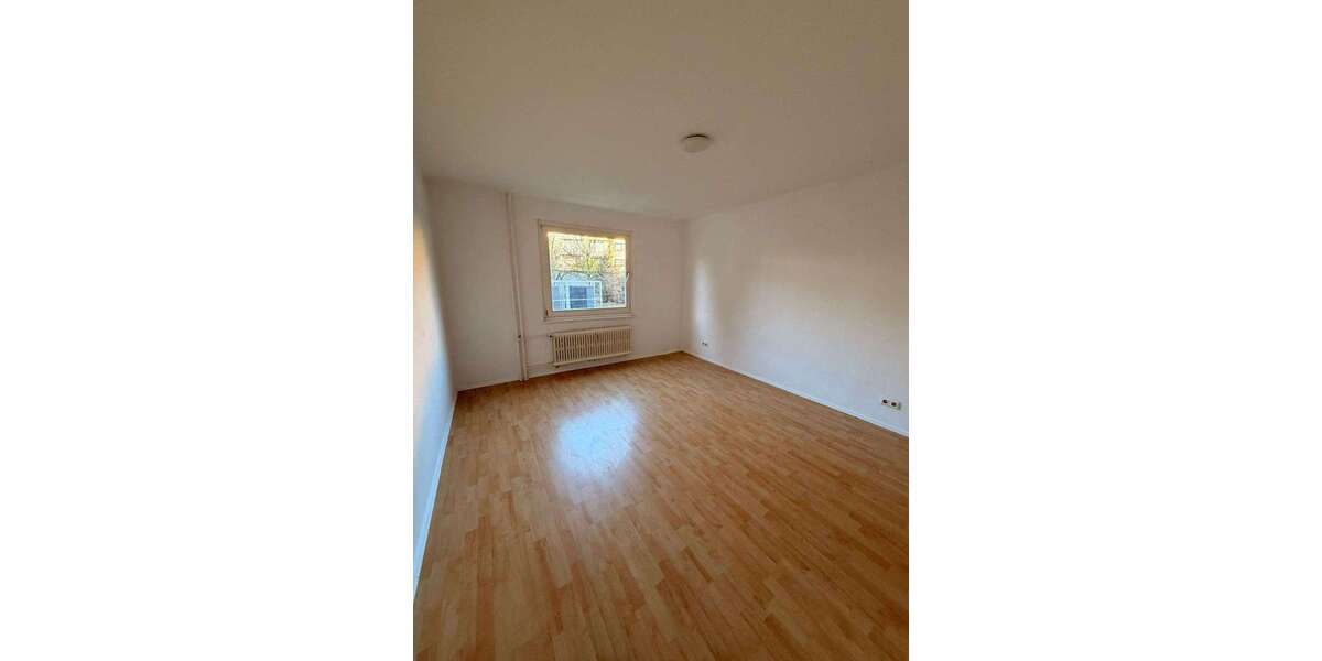 Etagenwohnung Crossen an der Elster - 2 Zimmer, 59 m&sup2;, 290&euro; | Angebot:26781677