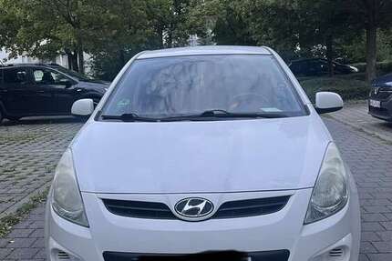 Hyundai i20 185.000 km 2.700 &euro; Naumburg 06618