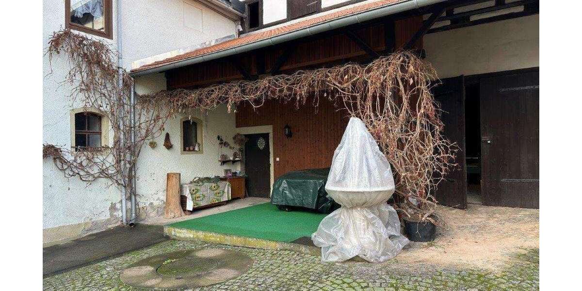 Mediterraner 3- Seitenhof mit großer Scheune, 4 Garagen und großem Grundstück - Bauernhaus, Landhaus Pößneck | Angebot:26748116